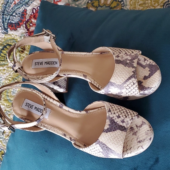 *NEW* Steve Madden heels - Picture 6 of 9